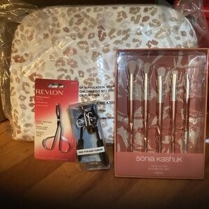 Makeup   accessories